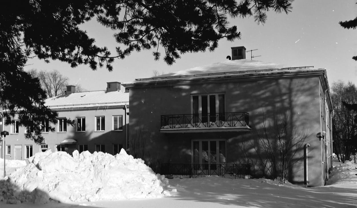 Bilden från 1986 visar hus 22 på Gävle sjukhus. Huset byggdes 1936 som ett epidemisjukhus. Bilden förvaras i regionarkivet. 