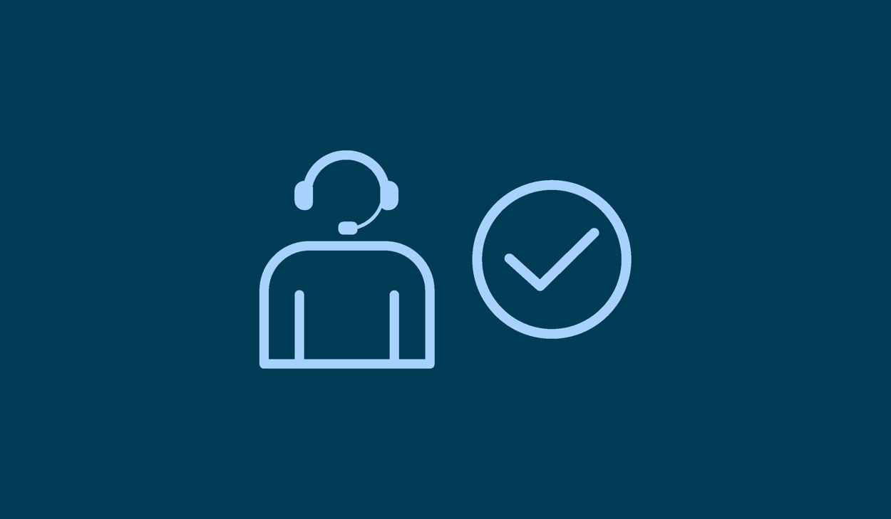 symbol person med headset. Bredvid en cirkel med en bock i.