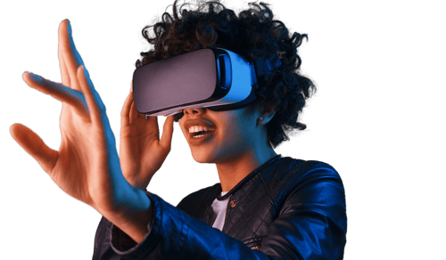 En person som bär ett headset för virtuell verklighet.