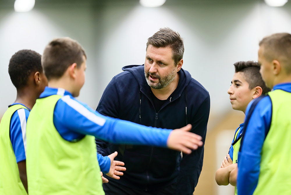 191024 Ungdomar och ledare i IFK Norrköpings ungdomssektionunder en träning den 24 oktober 2019 i Norrköping.
Foto: Peter Holgersson / BILDBYRÅN / Cop 102