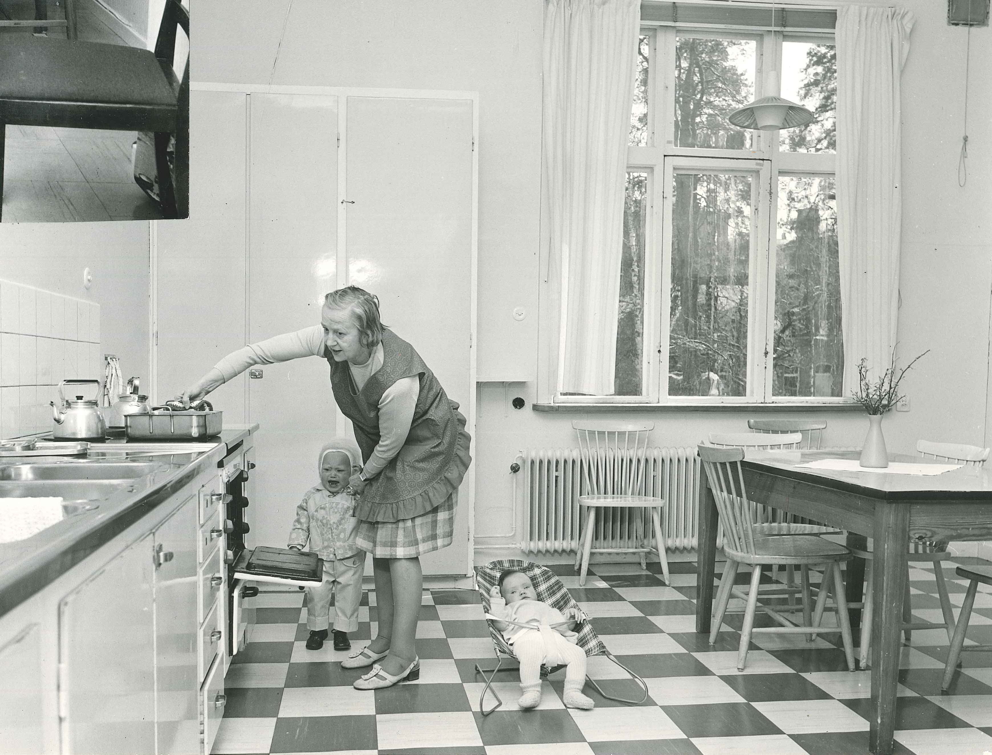Carlsborg barnpassning 1967-69. Barnsköterska Karin Östlund Gävle stad.jpg