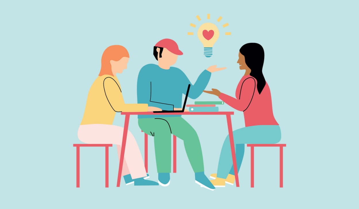 Illustration av tre personer som sitter vid ett bord och samarbetar. En person använder en bärbar dator, medan de andra två deltar i samtalet. Ovanför bordet syns en glödlampa med ett hjärta i mitten, som en symbol för idéer och kreativt samarbete.